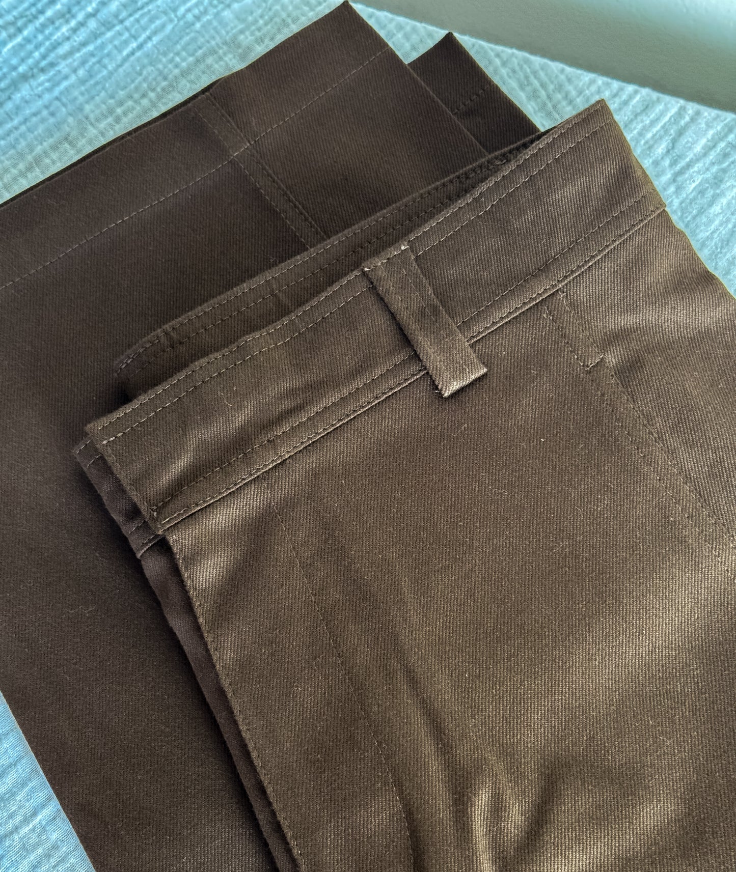 Unisex balloon pants in brown