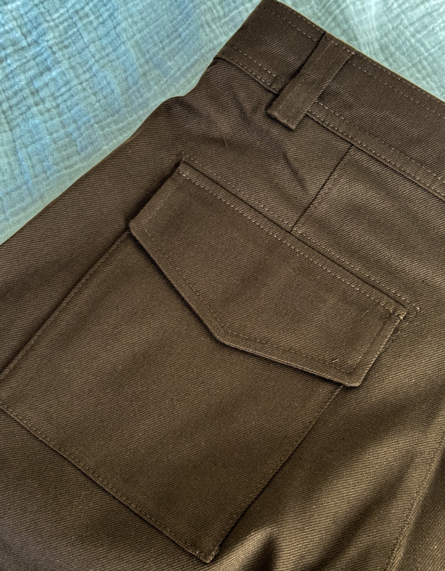 Unisex balloon pants in brown